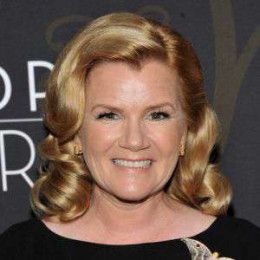 Mare Winningham Biografi