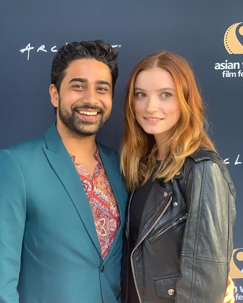   Suraj Sharma med forlovede